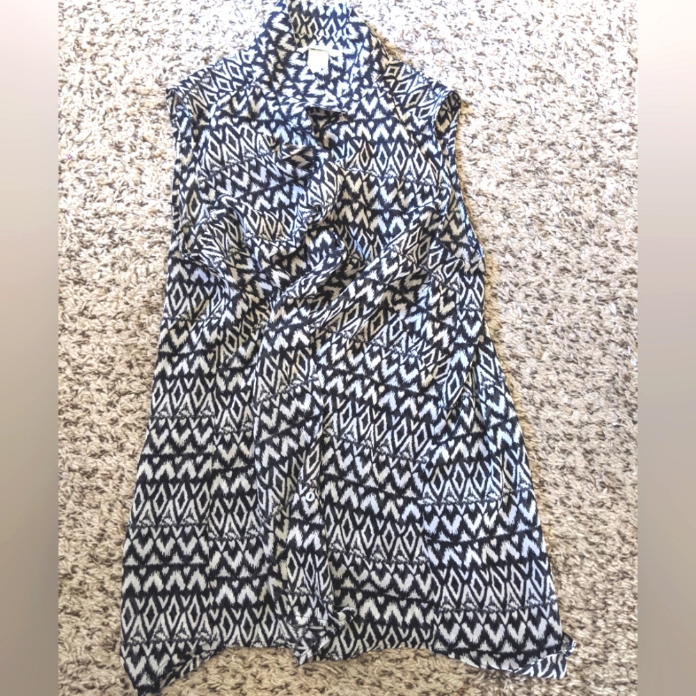 H&M Button-up Collared Sleeveless Shirt - size 8